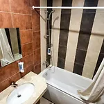 Mountain Paradise 4 - 1 Bedroom - Gondola, 100m Away - Washer Апартаменты Банско